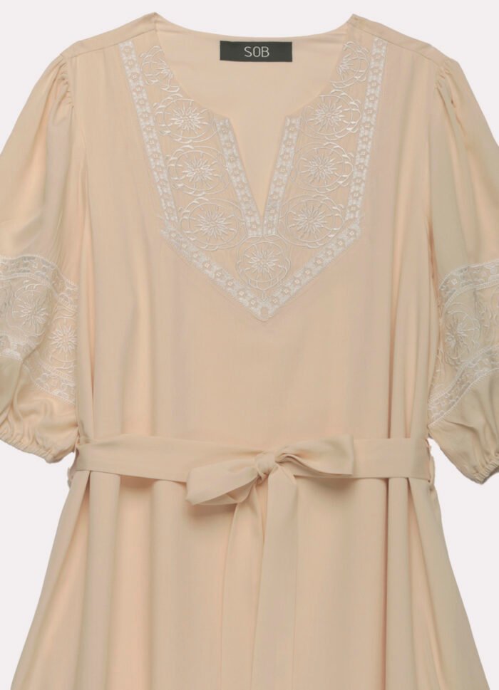 Vestido Midi Bege Nude Bordado com Mangas Forrado - Imagem 4