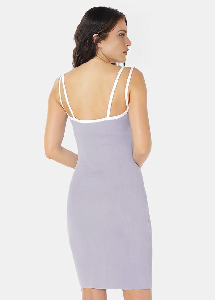 Vestido Midi Canelado em Viscose Cinza com Alças Brancas - Imagem 4