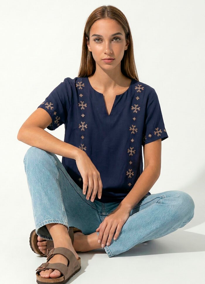 Blusa Marinho Bordada Manga Curta em Viscose Sob - Imagem 6