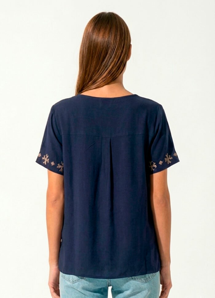 Blusa Marinho Bordada Manga Curta em Viscose Sob - Imagem 4