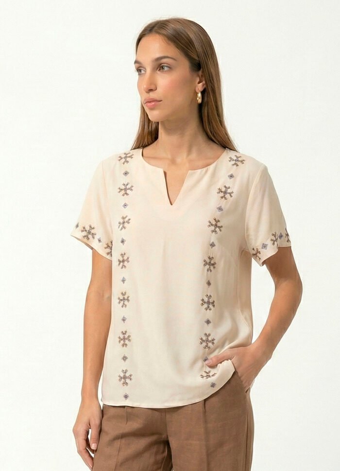 Blusa Bege Bordada Manga Curta em Viscose Sob - Imagem 2