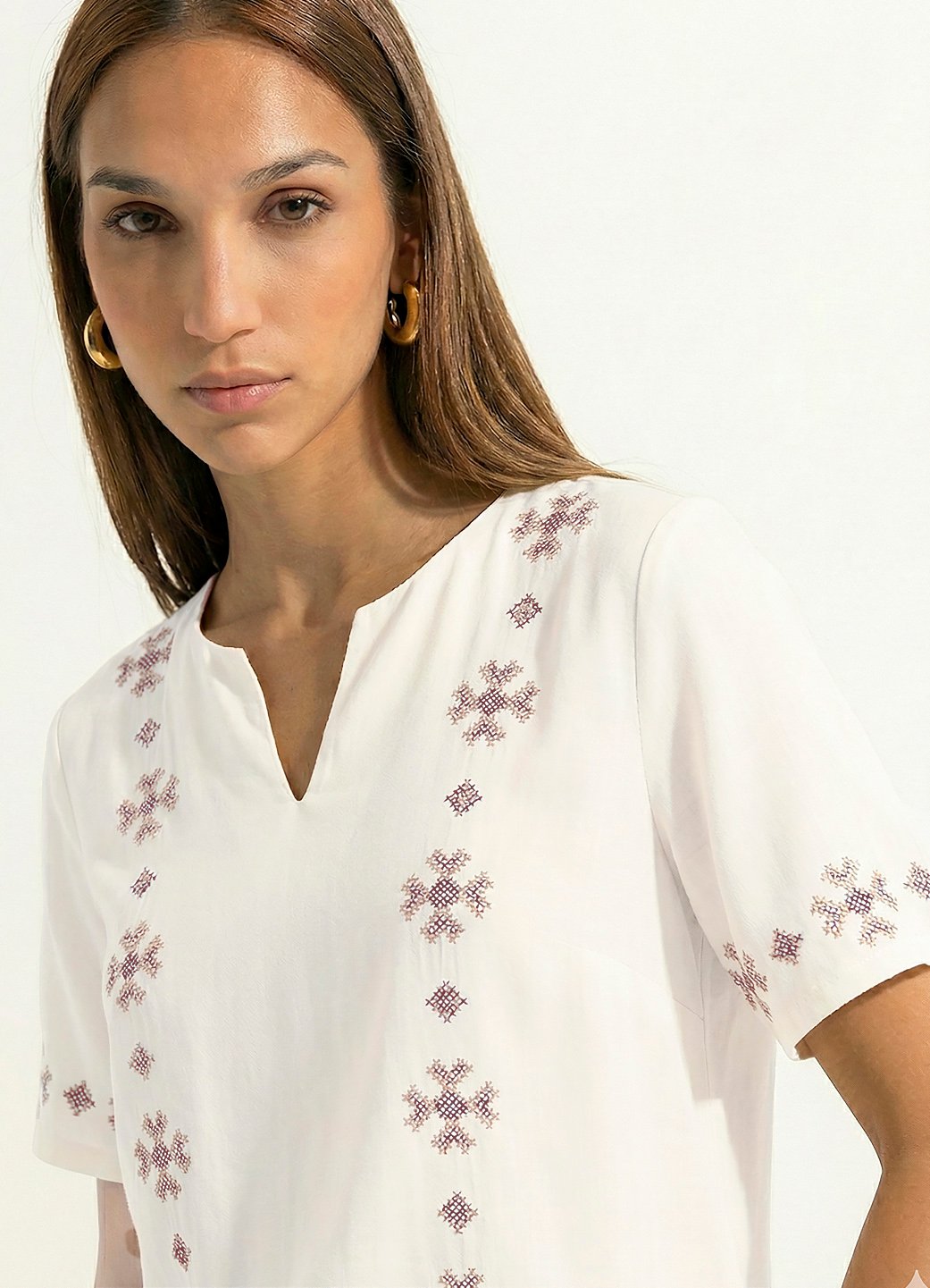 Blusa Branca Bordada Manga Curta em Viscose Sob - Image 3