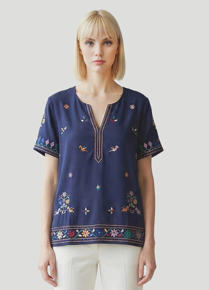 Blusa Marinho em Viscose Manga Curta Sob Bordada Colorida - Imagem 2