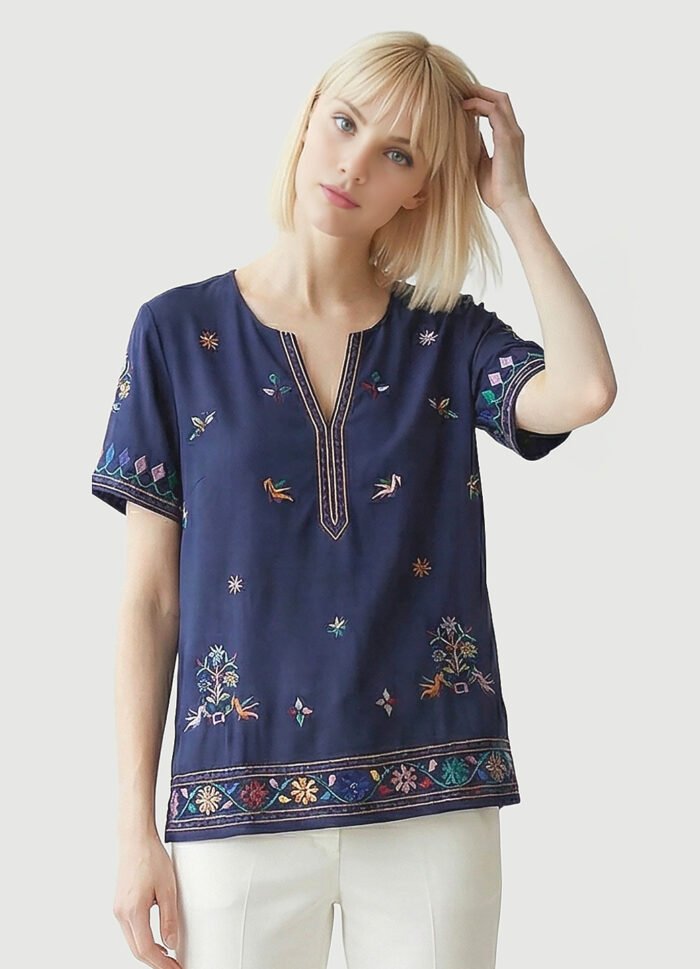 Blusa Marinho em Viscose Manga Curta Sob Bordada Colorida - Imagem 7