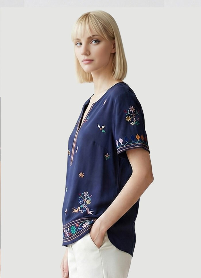 Blusa Marinho em Viscose Manga Curta Sob Bordada Colorida - Imagem 6