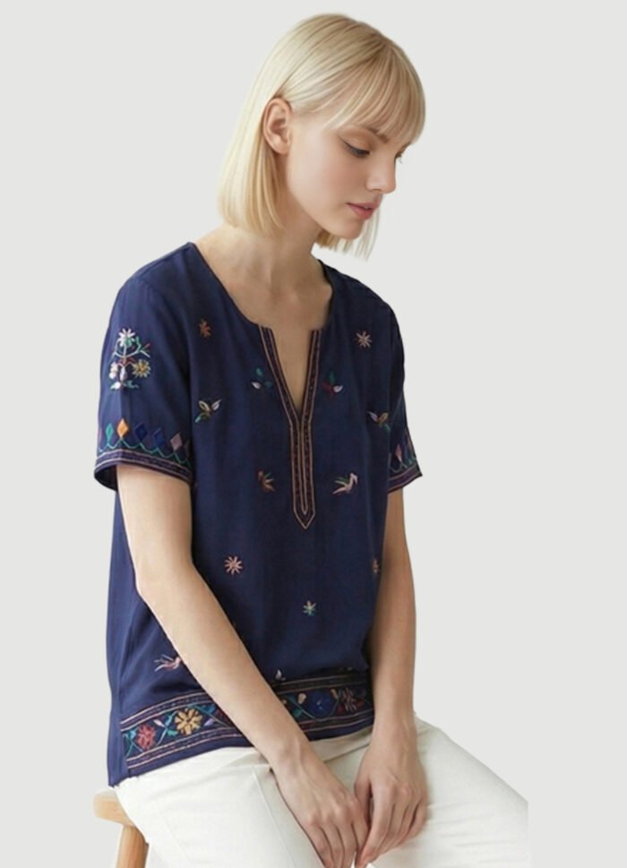 Blusa Marinho em Viscose Manga Curta Sob Bordada Colorida - Imagem 3