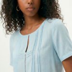 Blusa Azul Claro Manga Curta em Viscose com Linho Sob Pregas