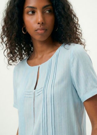 Blusa Azul Claro Manga Curta em Viscose com Linho Sob Pregas