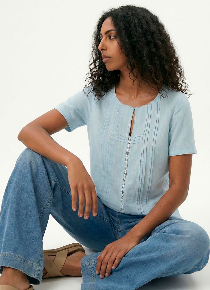 Blusa Azul Claro Manga Curta em Viscose com Linho Sob Pregas - Imagem 3