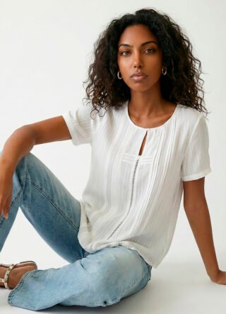 Blusa Branca Manga Curta em Viscose com Linho Sob Pregas