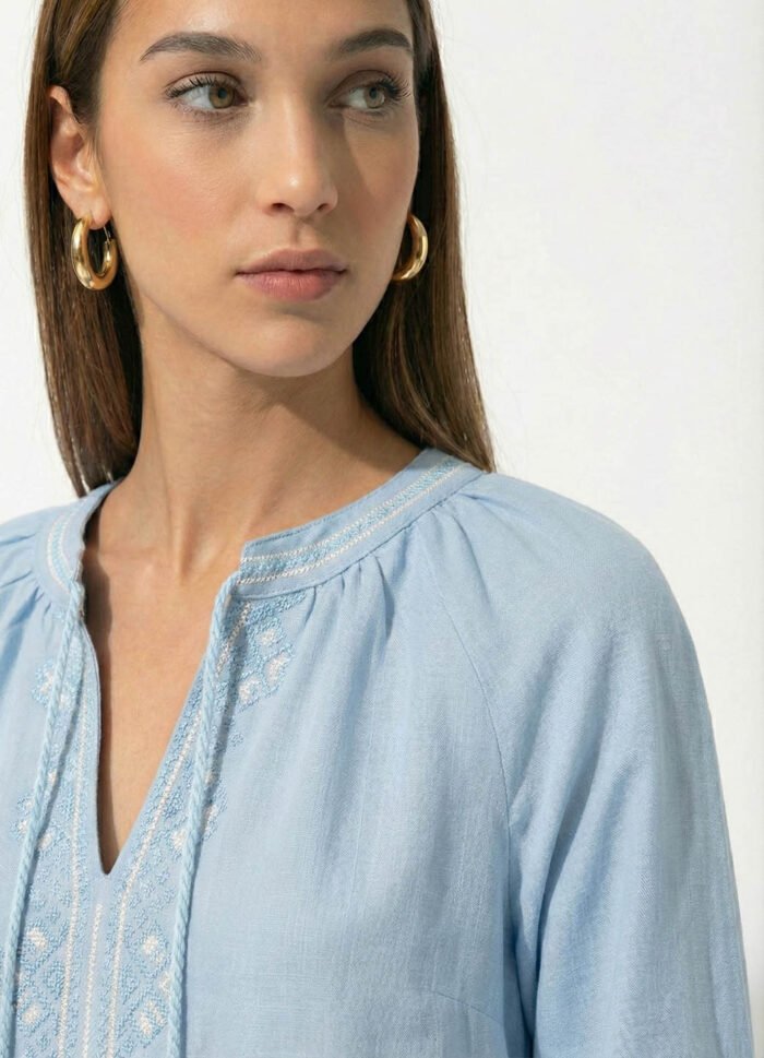 Blusa Azul Clara Bordada  Manga 3/4 Viscose Sob - Imagem 2