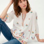 Blusa Branca em Viscose Manga 3/4 Sob Bordada Colorida
