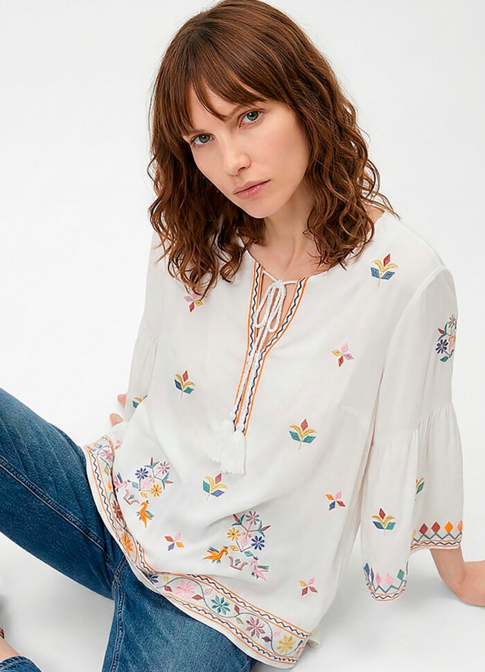 Blusa Branca em Viscose Manga 3/4 Sob Bordada Colorida - Imagem 6