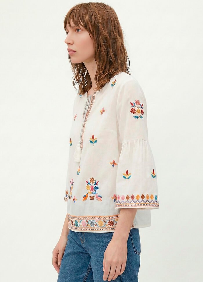 Blusa Branca em Viscose Manga 3/4 Sob Bordada Colorida - Imagem 5