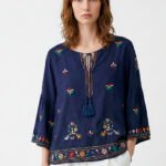 Blusa Marinho em Viscose Manga 3/4 Sob Bordada Colorida