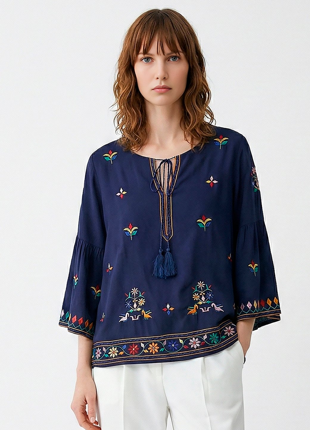 Blusa Marinho em Viscose Manga 3/4 Sob Bordada Colorida