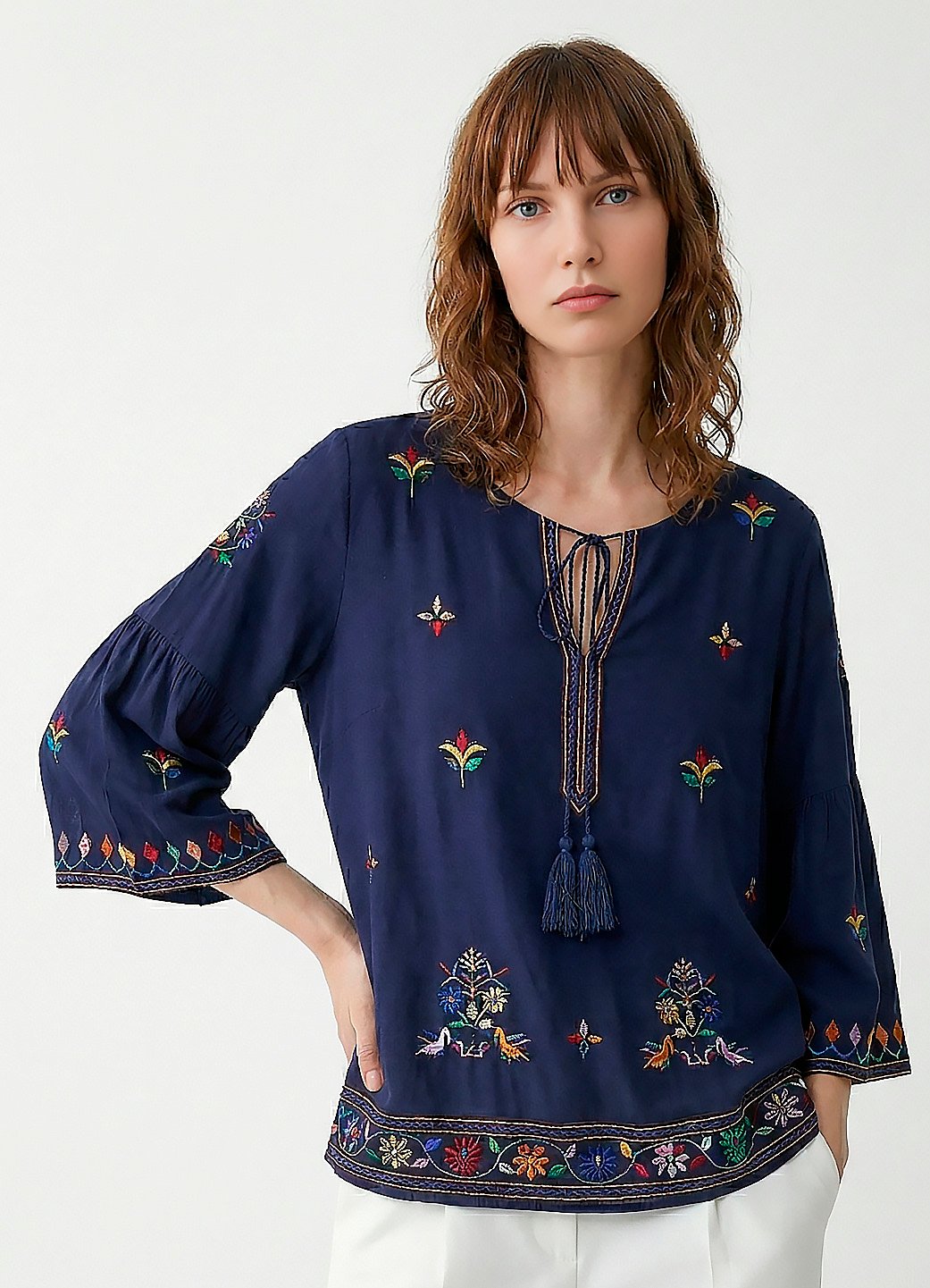 Blusa Marinho em Viscose Manga 3/4 Sob Bordada Colorida - Image 5