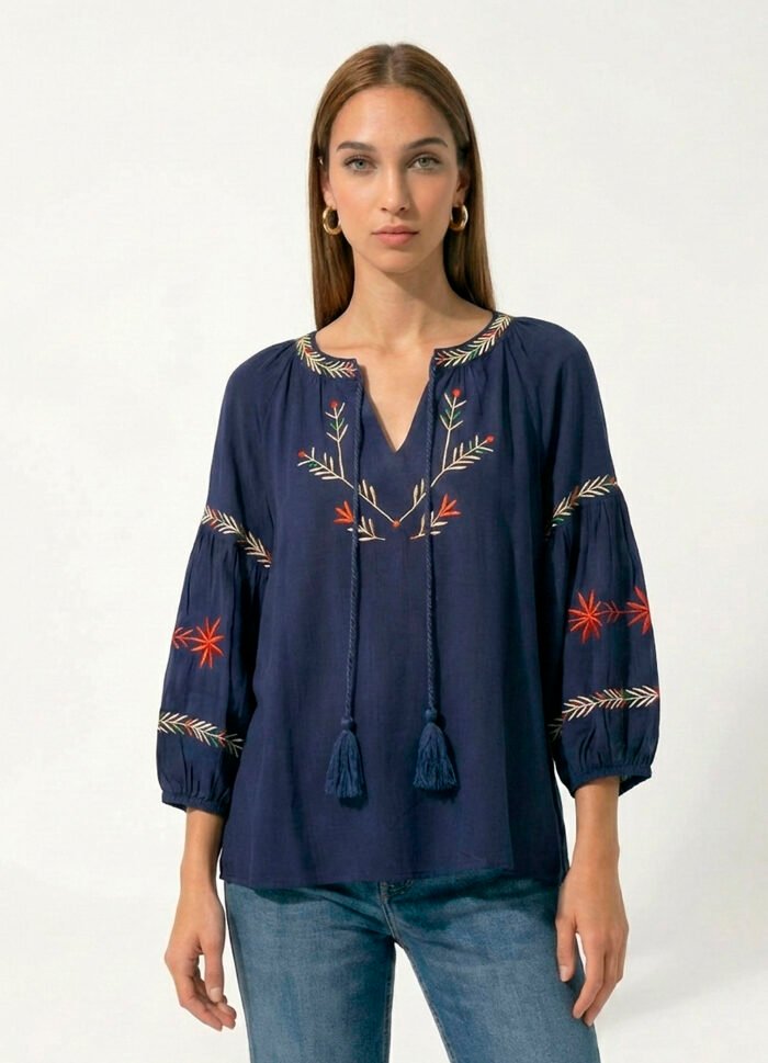 Blusa Marinho Bordada Boho Sob em Viscose Manga 3/4 - Imagem 2