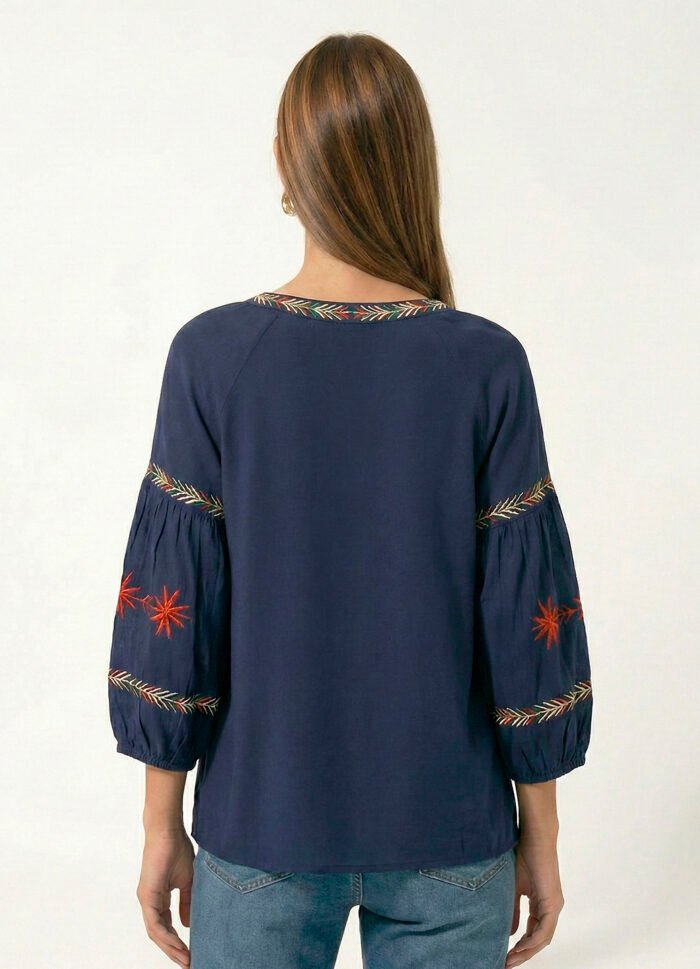 Blusa Marinho Bordada Boho Sob em Viscose Manga 3/4 - Imagem 3