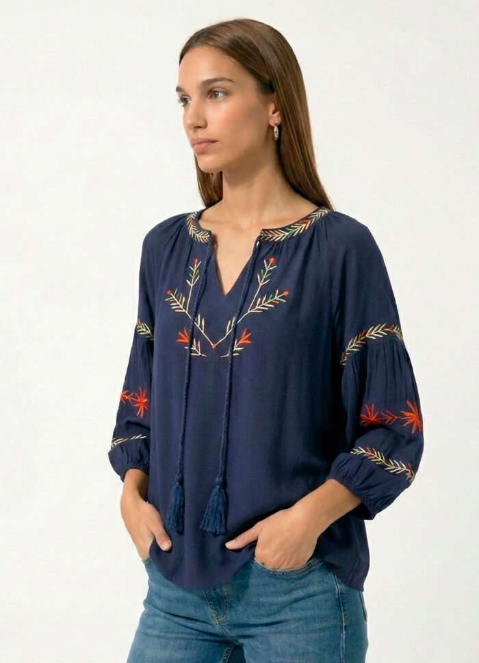 Blusa Marinho Bordada Boho Sob em Viscose Manga 3/4 - Imagem 4