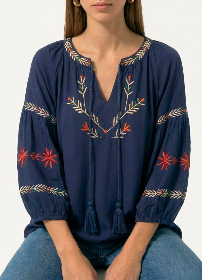 Blusa Marinho Bordada Boho Sob em Viscose Manga 3/4 - Imagem 6