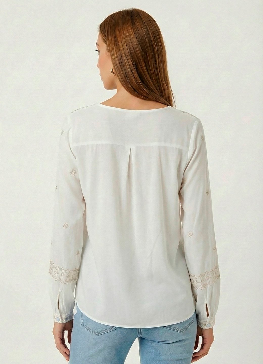 Blusa Branca Bordada Gola V em Viscose com Manga Longa Sob - Image 5