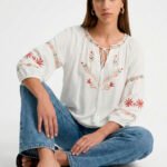 Blusa Branca Bordada Boho Sob em Viscose Manga 3/4