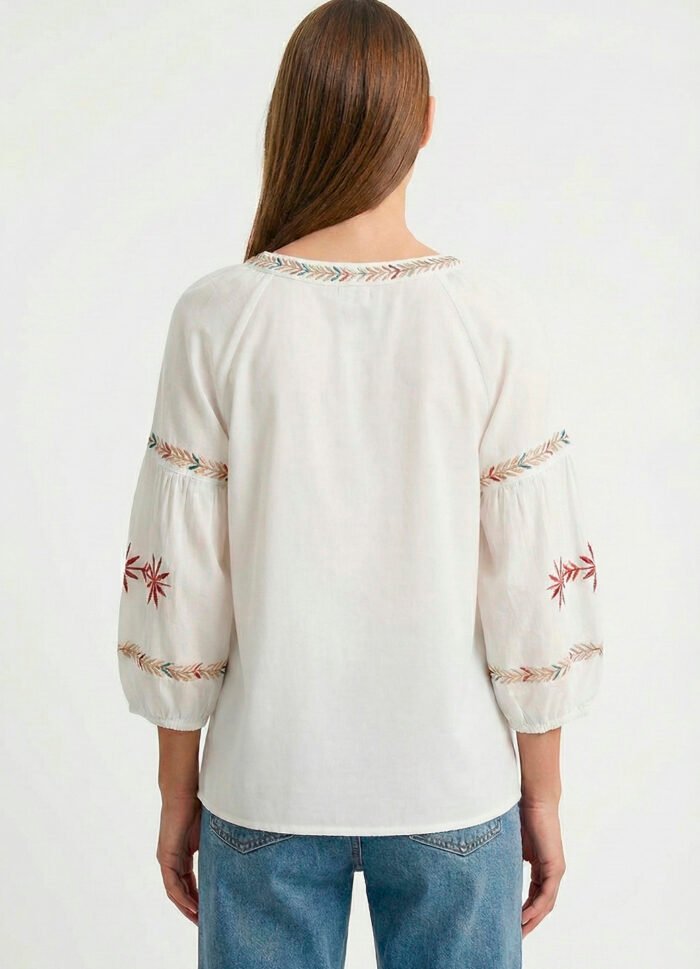 Blusa Branca Bordada Boho Sob em Viscose Manga 3/4 - Imagem 5