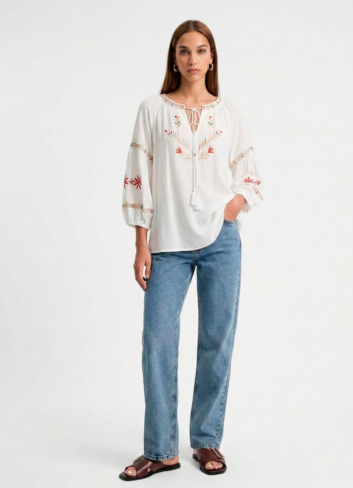 Blusa Branca Bordada Boho Sob em Viscose Manga 3/4 - Imagem 6