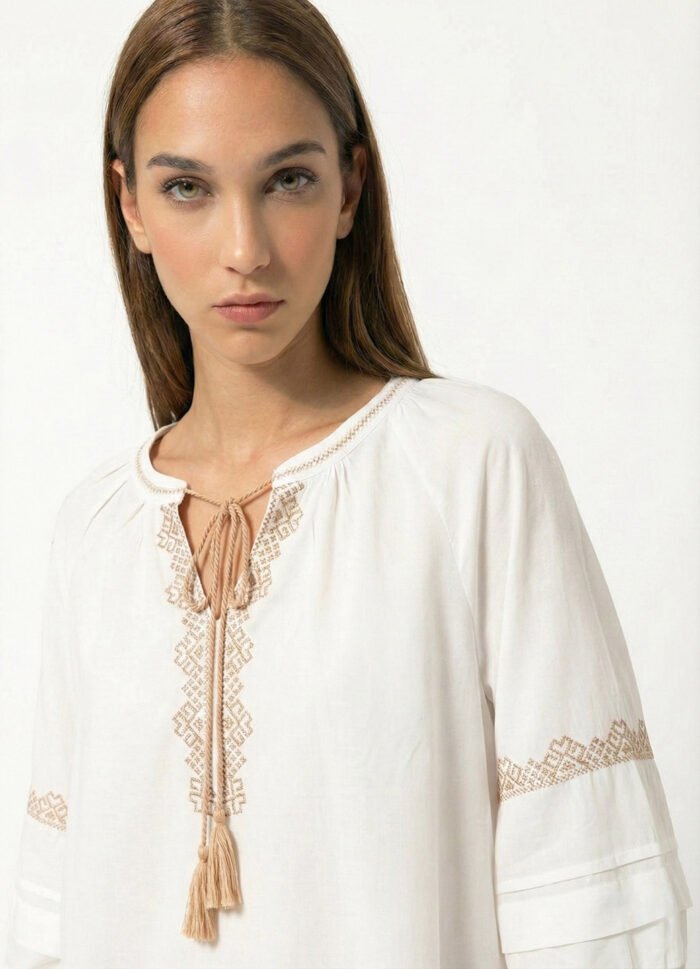 Blusa Branca e Bege Bordada  Manga 3/4 Viscose Sob - Imagem 3