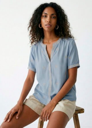 Blusa Azul Bordada Manga Curta em Viscose Sob