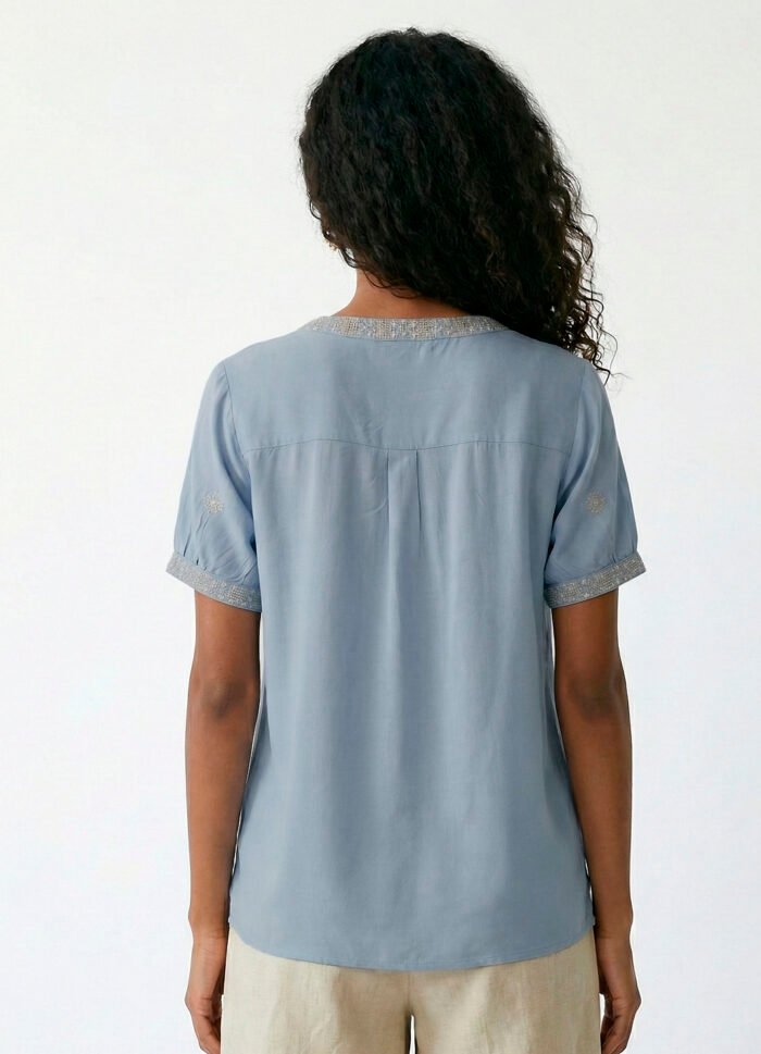 Blusa Azul Bordada Manga Curta em Viscose Sob - Imagem 6