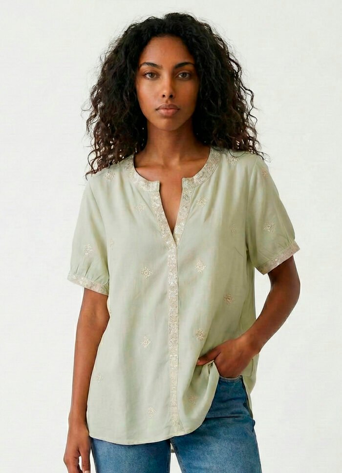 Blusa Verde Claro Bordada Manga Curta em Viscose Sob - Imagem 7