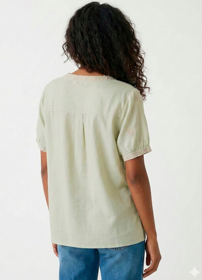 Blusa Verde Claro Bordada Manga Curta em Viscose Sob - Imagem 5