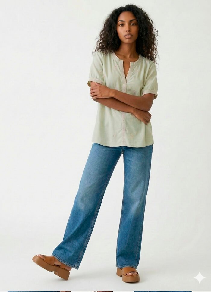 Blusa Verde Claro Bordada Manga Curta em Viscose Sob - Imagem 4