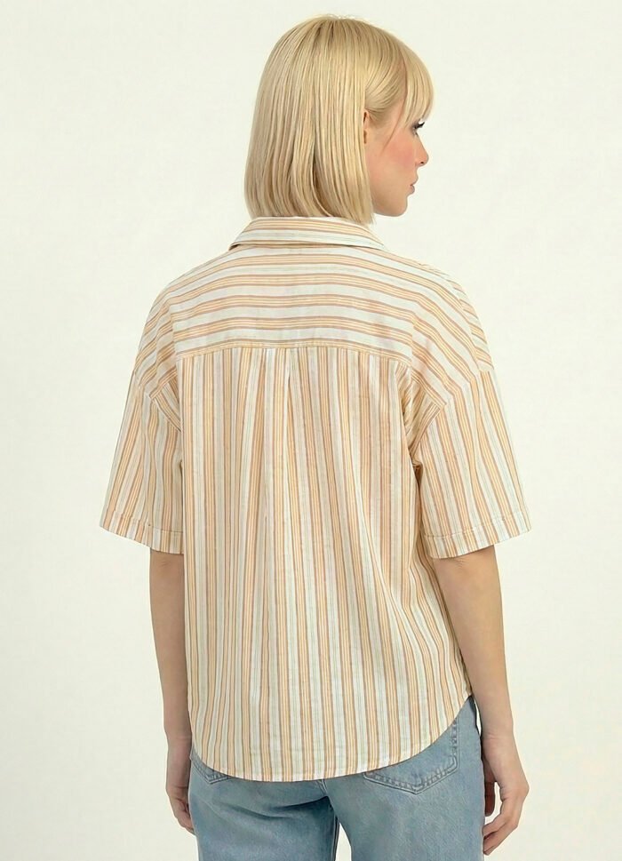 Camisa Feminina Listrada Manga Curta em Viscose Off White Sob - Imagem 4