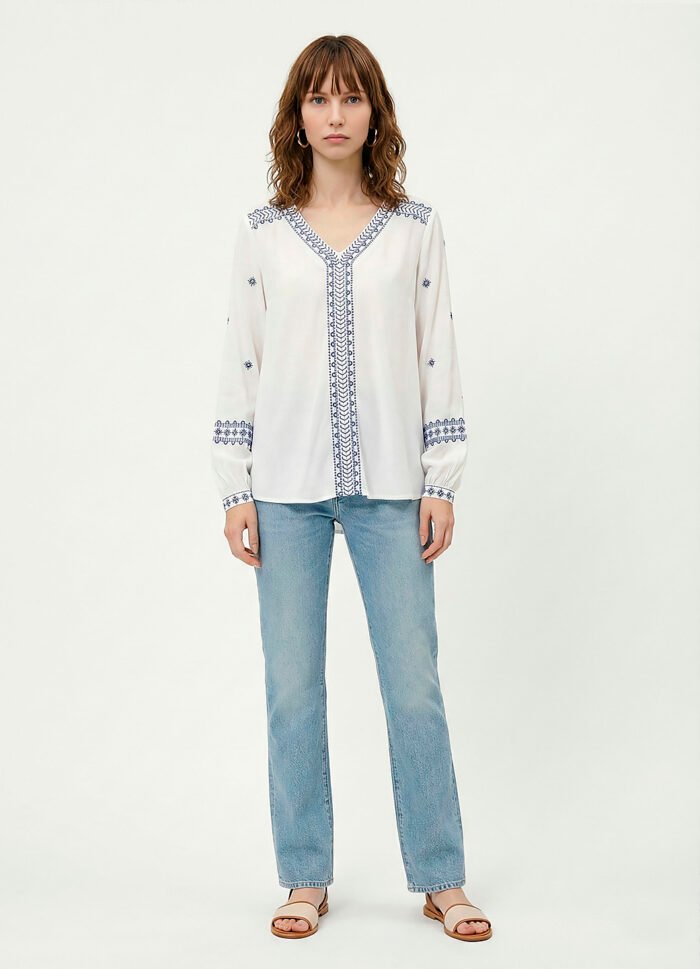 Blusa Branca Bordada em Azul Gola V Viscose Manga Longa Sob - Imagem 3