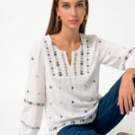 Blusa Branca Boho Bordada em Azul e Bege Viscose Sob