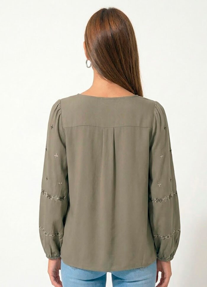 Blusa Verde Boho Bordada em Viscose Manga Longa Sob - Imagem 4
