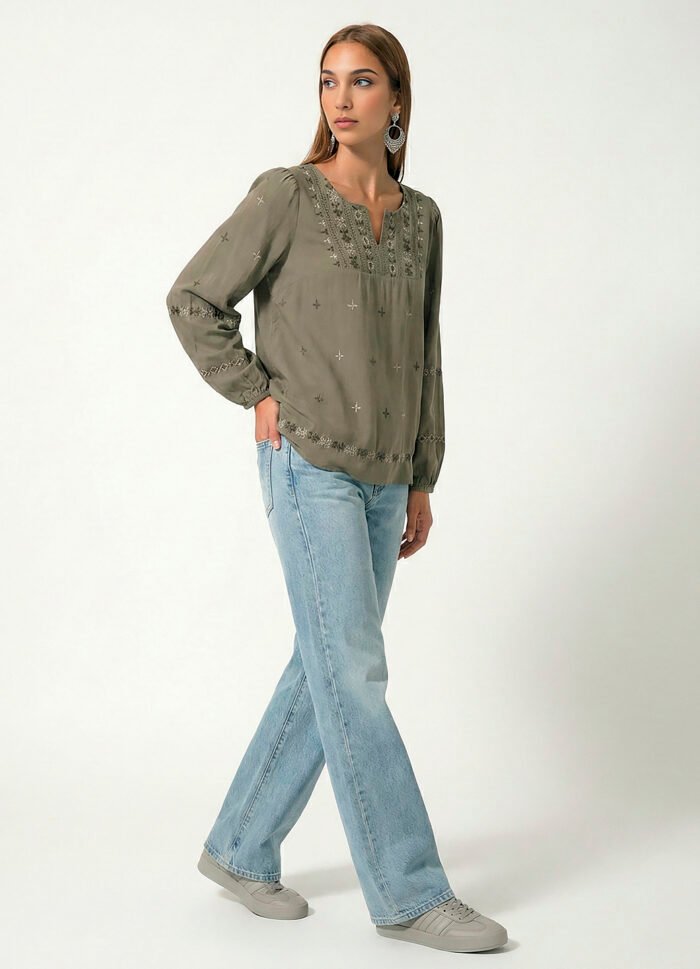 Blusa Verde Boho Bordada em Viscose Manga Longa Sob - Imagem 3