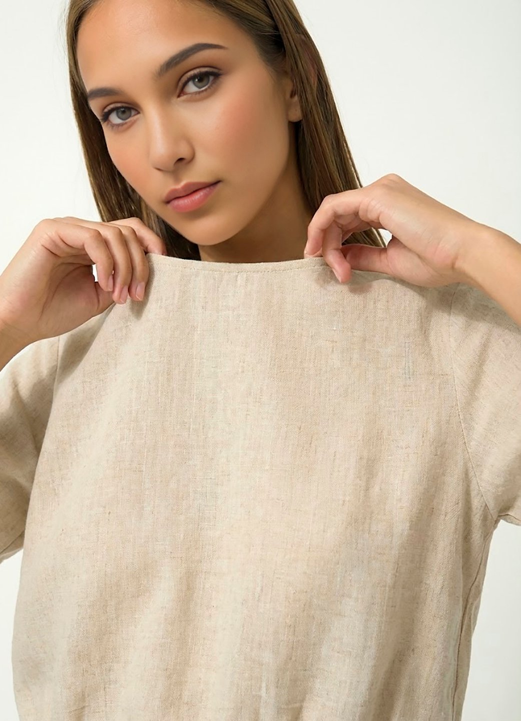 Blusa Bege Decote Canoa Manga Curta Viscose com Linho Sob - Image 3