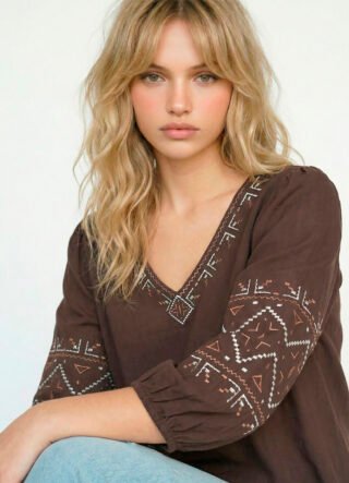 Blusa Marrom Café Bordada Gola V em Viscose Manga 3/4 Sob