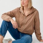 Jaqueta Bege Forrada com Capuz e Bolsos Sob Bomber