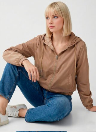 Jaqueta Bege Forrada com Capuz e Bolsos Sob Bomber