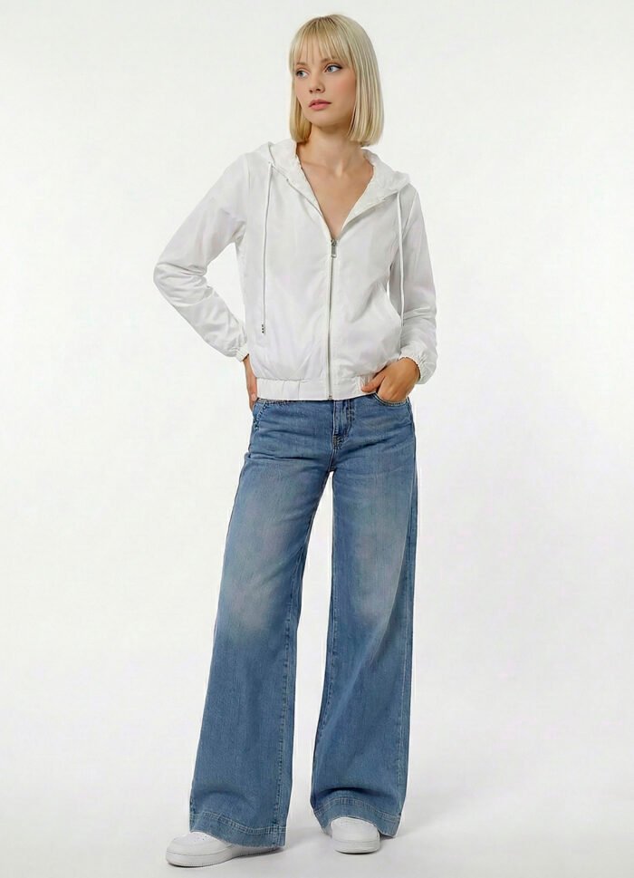 Jaqueta Branca Forrada com Capuz e Bolsos Sob Bomber - Imagem 3