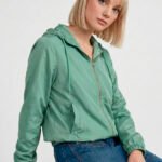 Jaqueta Verde Agua Forrada com Capuz e Bolsos Sob Bomber