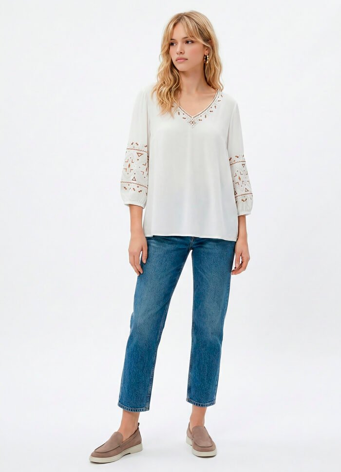 Blusa Branca Bordada Gola V em Viscose Manga 3/4 Sob - Imagem 6