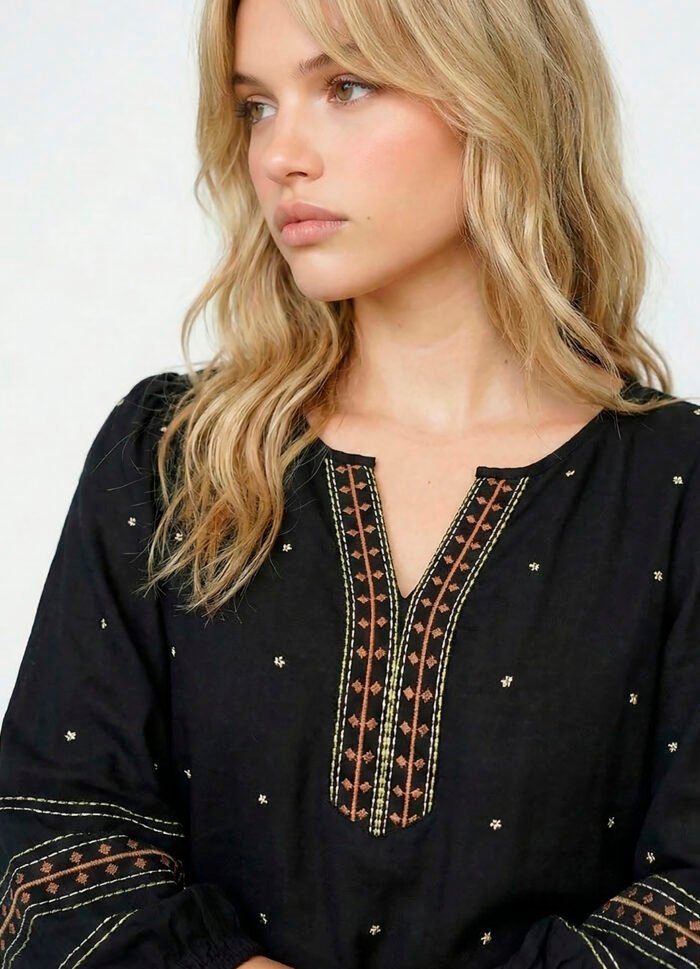 Blusa Preta Bordada Manga 3/4 Viscose Boho Sob - Imagem 3