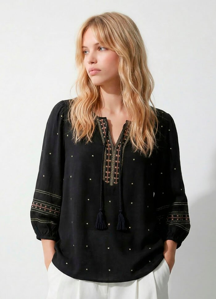 Blusa Preta Bordada Manga 3/4 Viscose Boho Sob - Imagem 4