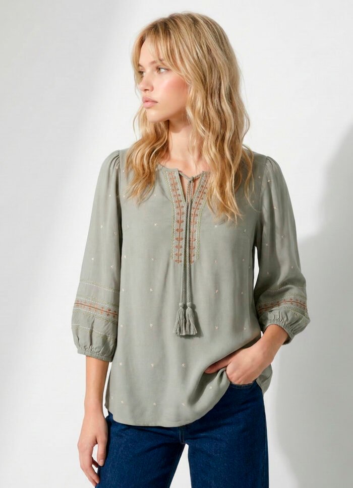 Blusa Verde Clara Acinzentada Bordada Manga 3/4 Viscose Sob - Imagem 2